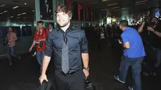 Werder Bremen's Diego arrives at Turkey's Ataturk Airport in Istanbul, on May 19, 2009. Werder Bremen will face Shakhtar Donetsk of Ukraine on May 20 in Istanbul in the UEFA Cup final match. AFP PHOTO/BULENT KILIC