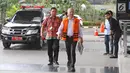 Tersangka Antonius Tonny Budiono saat tiba di Gedung KPK di Jakarta, Jumat (26/1). Antonius kembali menjalani pemeriksaan lanjutan terkait kasus suap tender pemenangan pengerukan Pelabuhan Tanjung Mas Semarang. (Liputan6.com/Herman Zakharia)