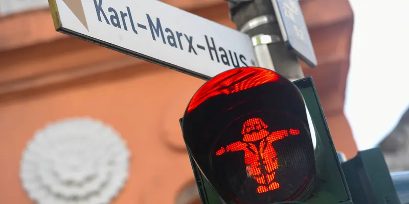 Peringati Ulang Tahun, Lampu Lalu Lintas Bergambar Karl Marx Ramaikan Kota Trier