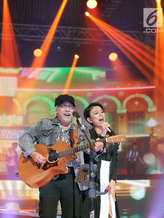 Iwan Fals Ngedance Bareng Agnez Mo di Panggung HUT ke-24 Indosiar