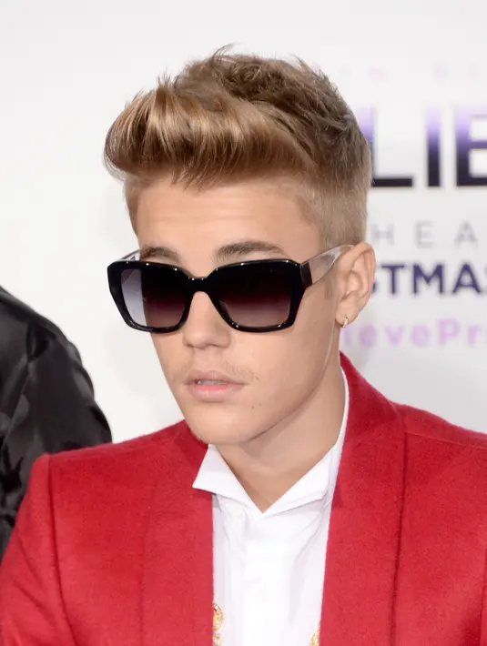 Walaupun sedang sibuk di tengah penampilannya di “Purpose World Tour”, Justin tetap menyempatkan diri memberikan penampilan yang spesial untuk fansnya meski hanya lewat sebuah video satelit. (AFP/Bintang.com)