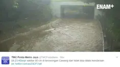 Selasa (21/02/2017), banjir melanda sejumlah wilayah. air yang menggenangi jalan raya membuat kendaraan tidak melintas