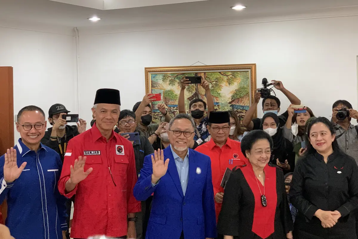 Ketua Umum PAN Zulkifli Hasan (Zulhas) melakukan pertemuan dengan Ketua Umum PDIP Megawati Soekarnoputri yang juga turut ada bakal capres Ganjar Pranowo.