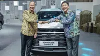 Menperin Agus Gumiwang Tandatangani STARGAZER Cartenz X, Apresiasi Langkah Hyundai Perkuat Produk Lokal
