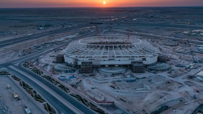 Gambar yang dirilis pada 20 November 2019, Stadion Al-Rayyan yang menjadi venue Piala Dunia 2022 sedang dalam pembangunan di sekitar ibu kota Qatar, Doha. Piala Dunia 2022 Qatar rencananya akan dimulai pada 21 November hingga 18 Desember. (Qatar's Supreme Committee for Delivery and Legacy/AFP)