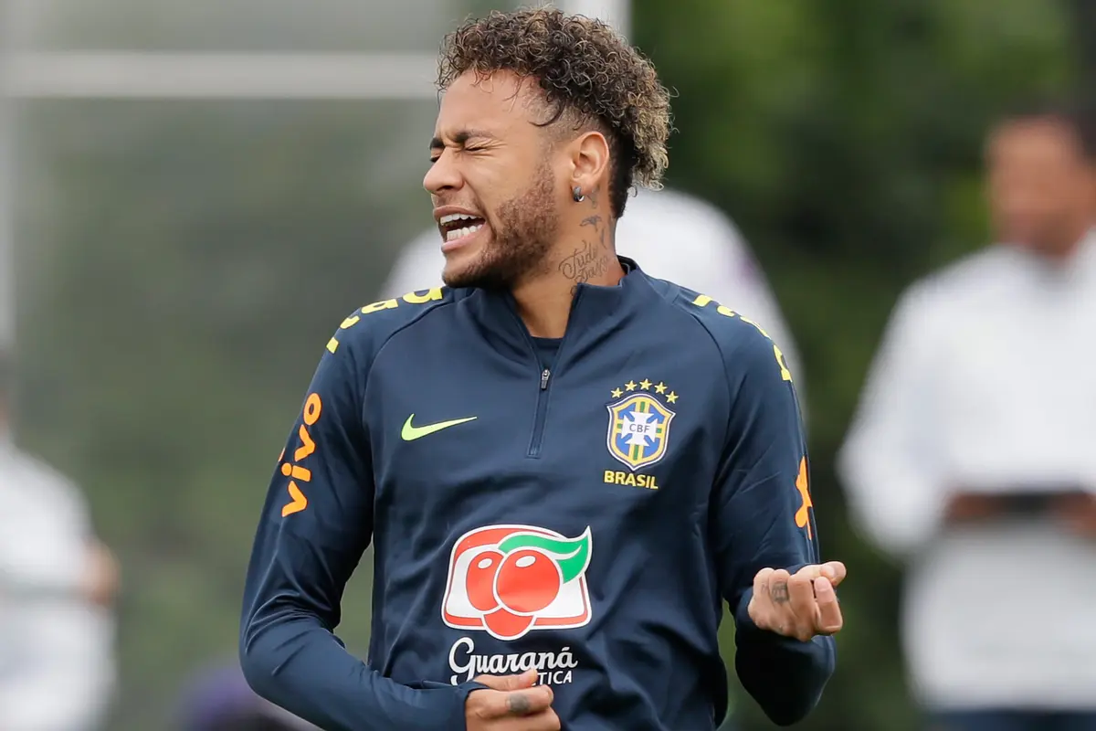 Tingkah Usil Neymar saat Sesi Latihan Bersama Timnas Brasil