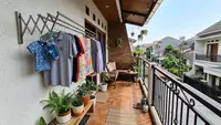 7 Inspirasi Teras Sempit dengan Area Jemuran, Solusi Cerdas untuk Rumah Mungil