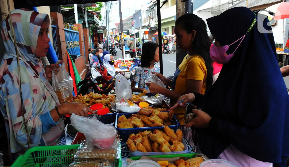 Makanan dan minuman dijual dengan harga variatif, mulai dari Rp 2.000 hingga Rp 5.000. (merdeka.com/Imam Buhori)