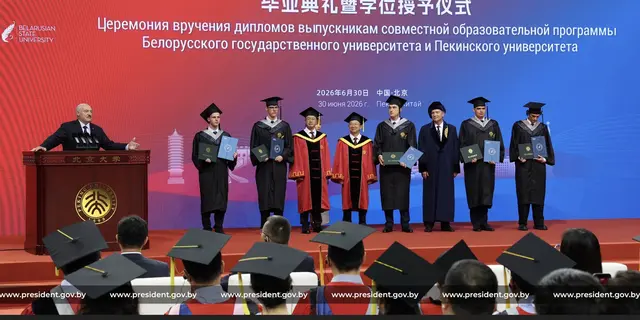 Presiden Lukashenko Hadiri Wisuda Mahasiswa Belarus di China
