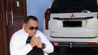AKP Ramli, seorang perwira polisi di Makassar bergaya hidup mewah viral di media sosial. (Liputan6.com/ Facebook @RamliJr)