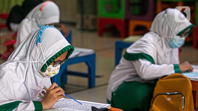 FOTO: Mengisi Bulan Suci Ramadhan dengan Belajar Mengaji