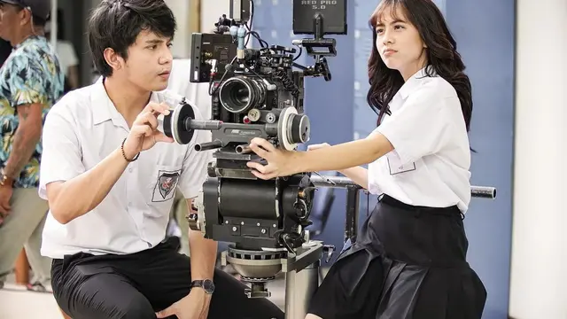 6 Potret Kedekatan Adhisty Zara dan Arbani Yasiz di Balik Layar Live With My Ketos