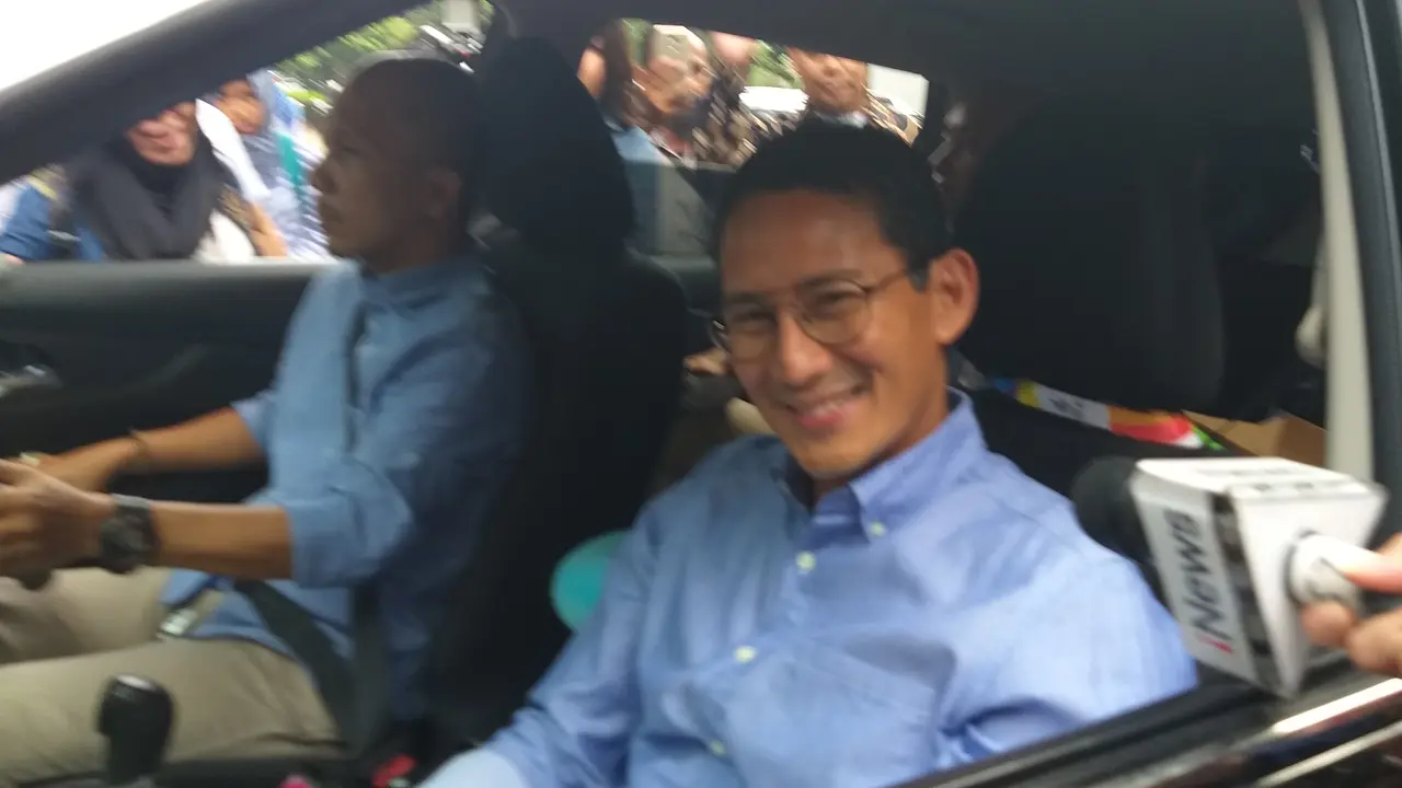Sandiaga sendiri bersama Prabowo memantau jalannya sidang putusan Mahkamah Konstitusi terkait sengketa Perselisihan Hasil Pemilihan Umum (PHPU) di Kertanegara no 4.
