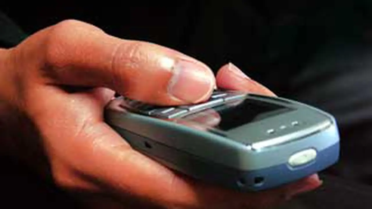 090731cberita-handphone.jpg