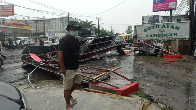 Angin Kecang Terjang Wisata Situ Cipondoh