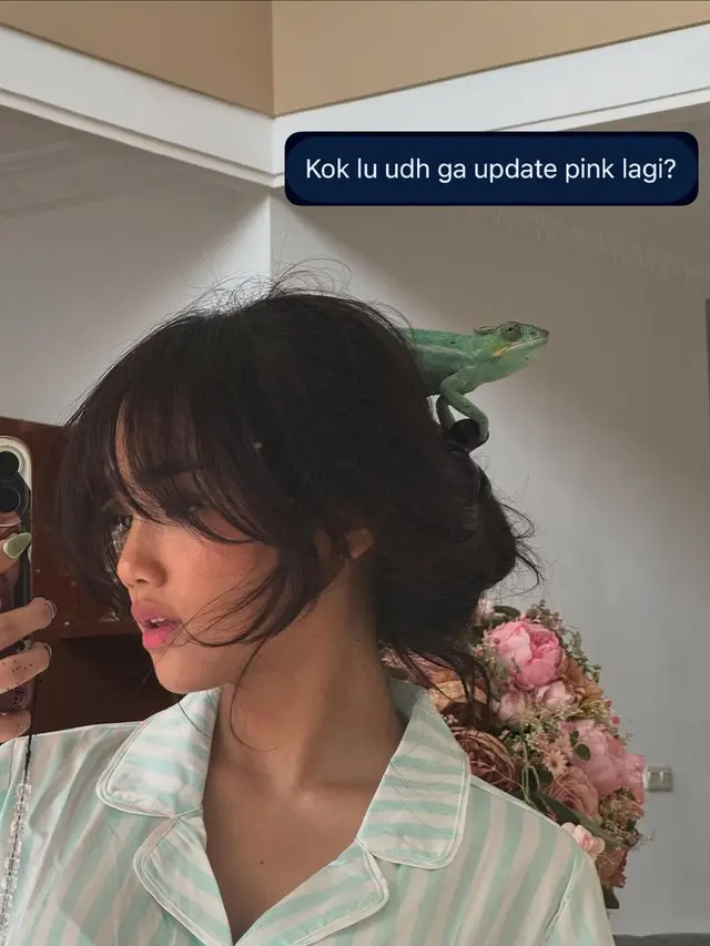 6 Potret Kenangan Fuji Bareng Iguana Kesayangan, Jadi Teman Sehari-hari di Rumah