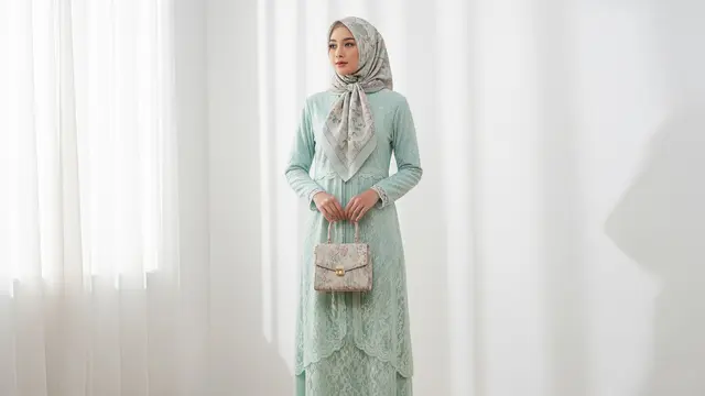 Sentuhan Vintage dengan Gamis Brokat Lace dan Hijab Motif Bunga