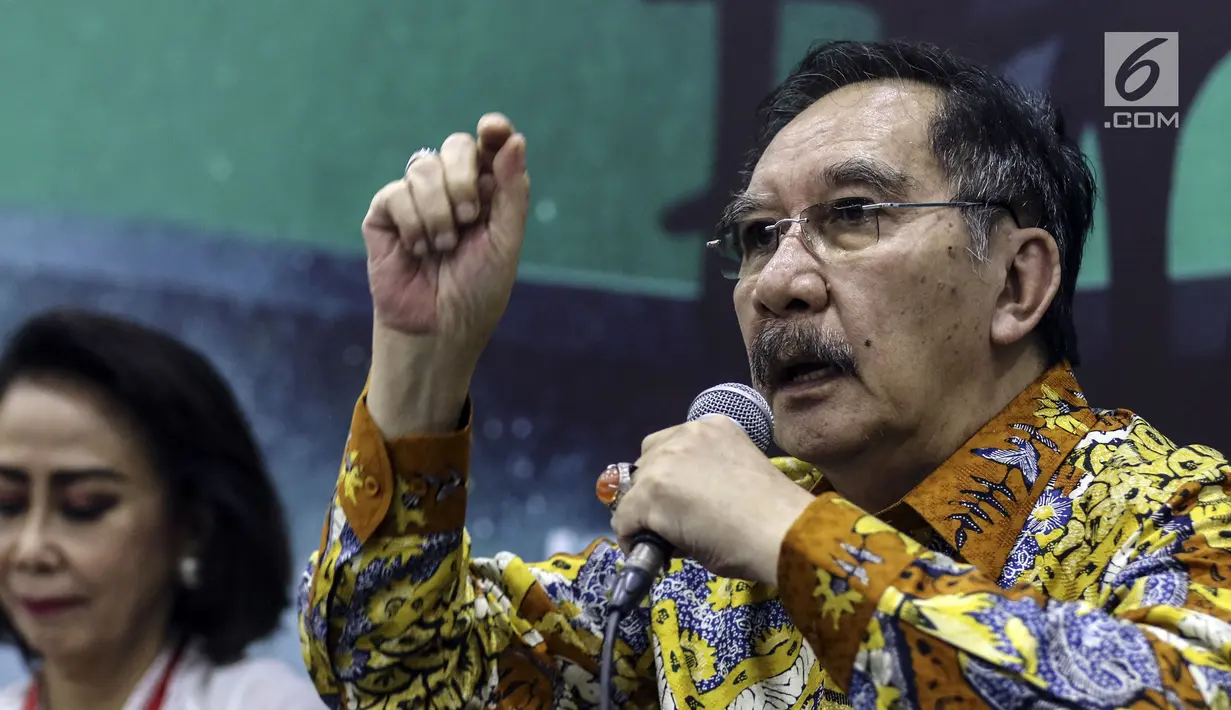 Ketua KPK Jilid II Antasari Azhar menjadi pembicara diskusi Dialektika Demokrasi di Jakarta, Kamis (18/7/2019). Antasari menilai susunan pimpinan lembaga anti rasuah yang terbentuk terindikasi melanggar Pasal 21 ayat 4 UU tentang Komisi Pemberantasan Tindak Pidana Korupsi. (Liputan6.com/Johan Tallo)