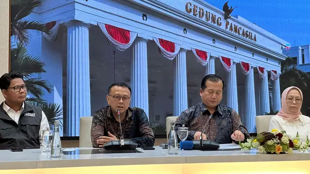 Sejumlah perwakilan lembaga kemanusiaan termasuk PMI, Baznas dan IHA yang akan mengirimkan bantuan untuk Palestina difasilitasi oleh Kementerian Luar Negeri (Kemlu RI). (Liputan6/Benedikta Miranti)