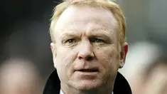 Ekspresi manajer Birmingham Alex McLeish sebelum kick-off laga Liga Premier melawan Fulham di Craven Cottage, London, 21 Februari 2010. AFP PHOTO / GLYN KIRK