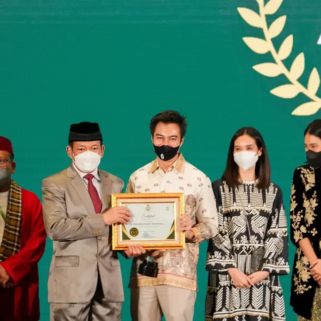 Baim Wong Dianugerahi Artis Peduli Zakat