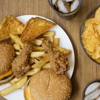 Ilustrasi Junk Food Credit: dreepik.com