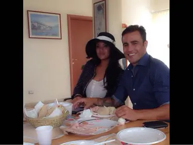 chef Farah Quinn dan mantan kapten timnas Italia, Fabio Cannavaro, dikabarkan diam-diam memiliki hubungan khusus, Jkaarta, (7/10/14). (instagram.com/farahquinnofficial)