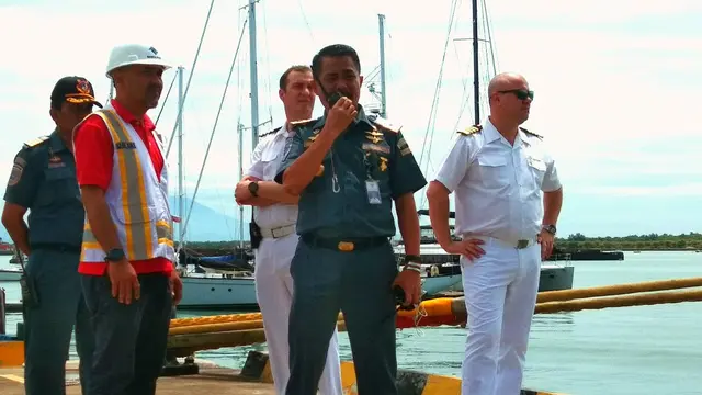 Dua Kapal Pesiar dengan Ratusan Wisatawan Mancanegara Bersandar di Pelabuhan Benoa