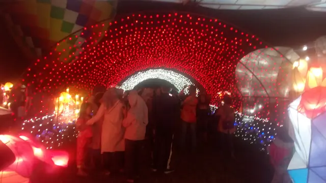 Nampak kedap kedip lampu di festival lampion Garut, Jawa Barat