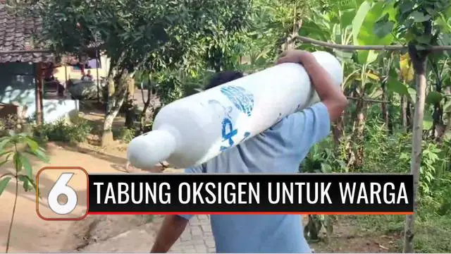 Yayasan Pundi Amal Peduli Kasih YPP SCTV Indosiar, menyalurkan bantuan tabung oksigen untuk pasien isoman di Lebak. Untuk sampai ke rumah penerima oksigen, relawan harus melewati medan yang cukup terjal.
