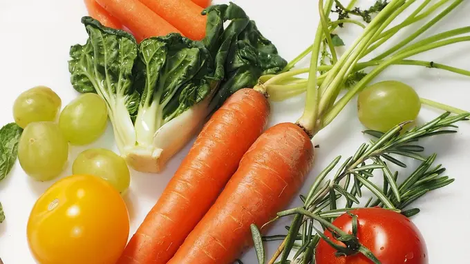 Makanan yang baik dikonsumsi untuk perawatan kulit dari dalam