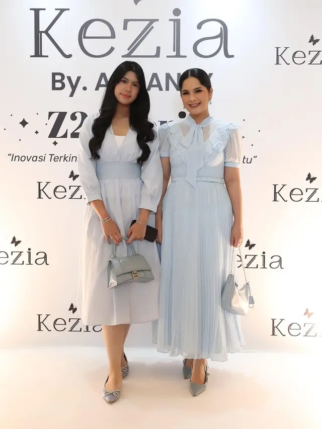 6 Gaya Kembar Annisa Pohan dan Almira Yudhoyono di Acara Peluncuran Skincare Ashanty, Elegansi dalam Balutan Baby Blue