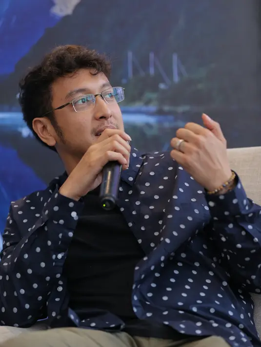 Dimas Anggara dan Nadine Chandrawinata