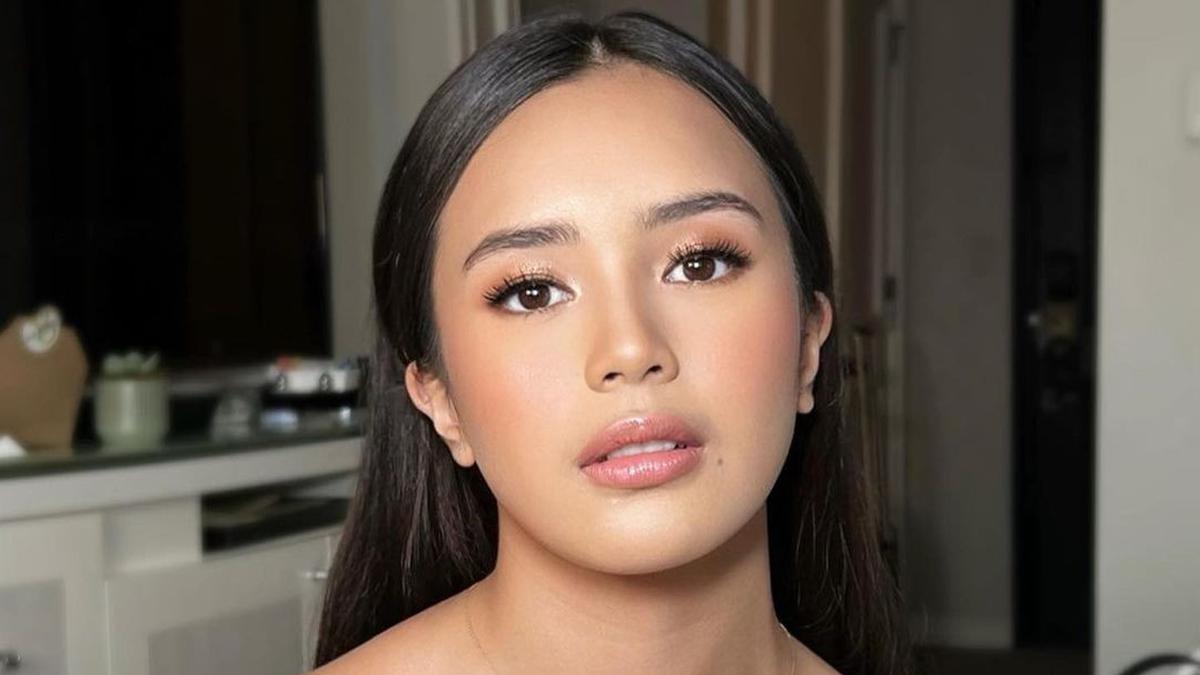 Pesona Cantik Beby Tsabina Dalam Makeup Bernuansa Hangat Dampingi