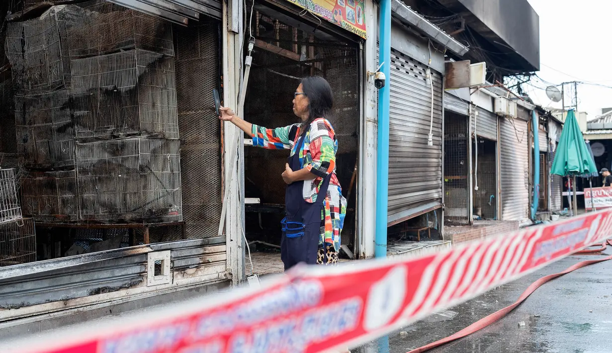 Lebih dari 100 kios penjualan hewan rusak. (Chanakarn Laosarakham/AFP)
