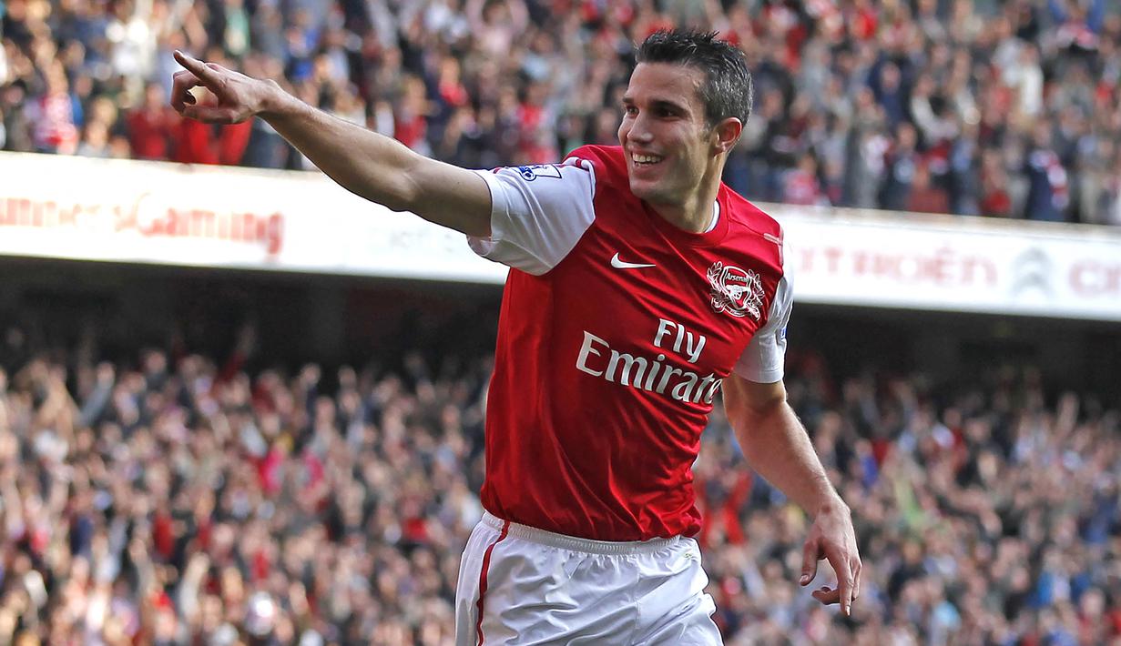 Robin van Persie. Striker asal Belanda ini mengoleksi 144 gol dan 65 assist dalam 280 laga di Premier League bersama Arsenal dan Manchester United. Satu trofi Premier League dikoleksinya di musim debutnya bersama Setan Merah pada 2012/2013 usai meninggalkan Arsenal. (AFP/Ian Kington)