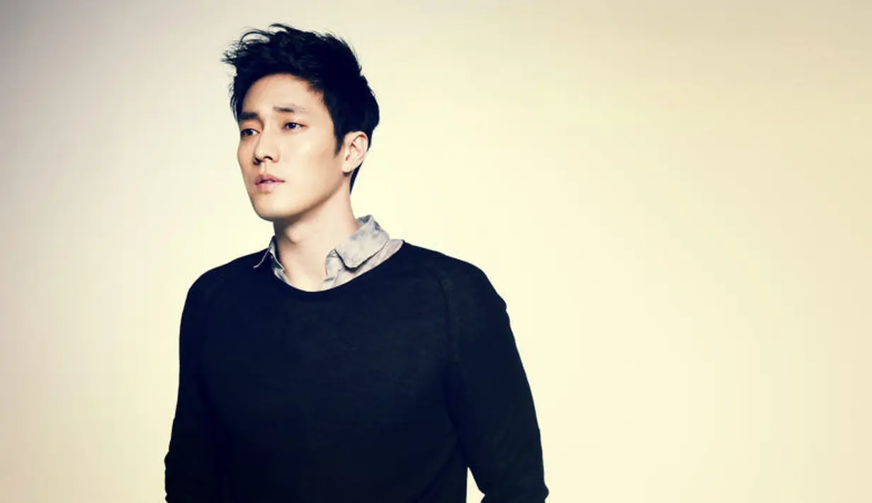 Selain mahir dalam berakting, Seo Ji Sub juga berbakat menjadi CEO dari agensinya yang bernama 51K. Tak hanya mendirikan agensi, ia juga mempunyai cafe. (Foto: Soompi.com)