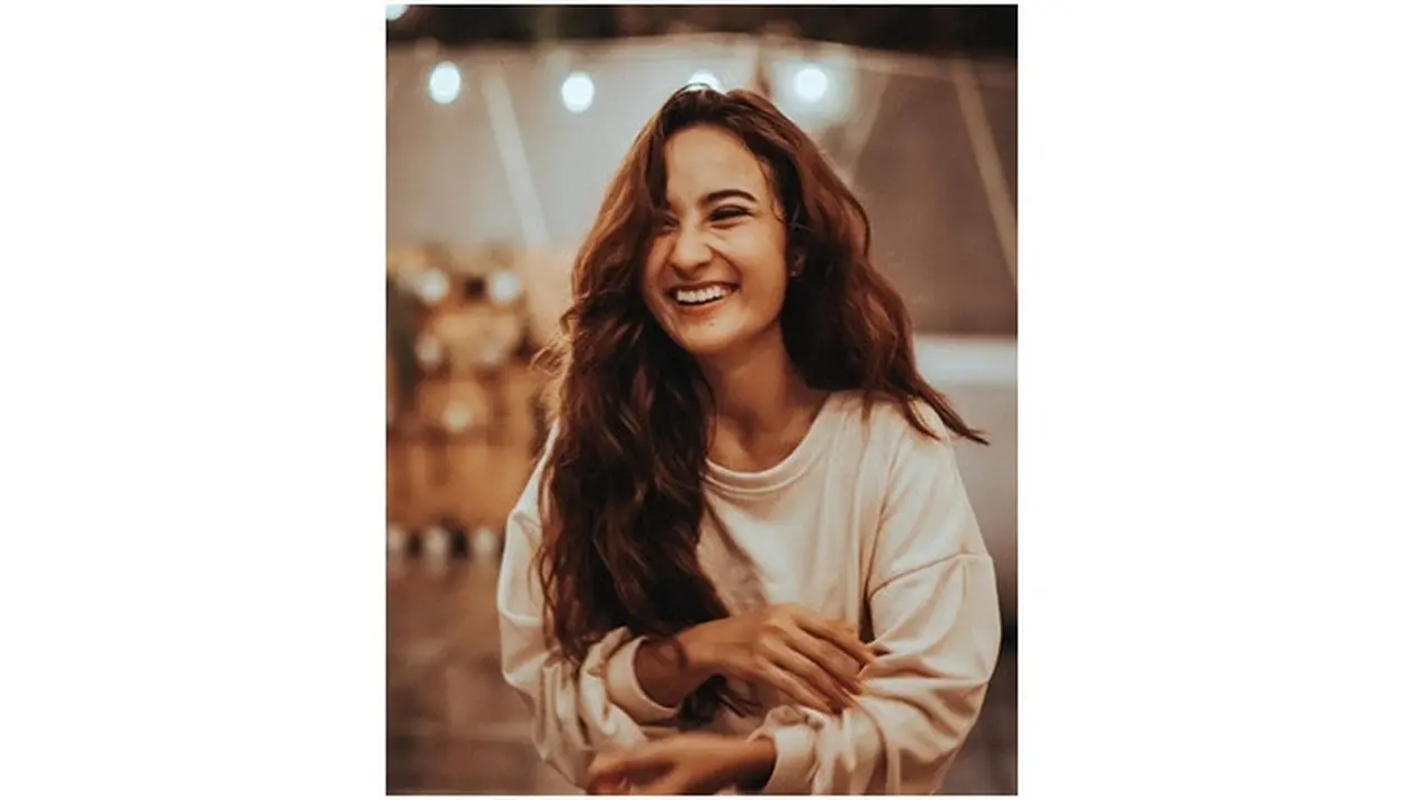 Potret Cantik Naomi Zaskia
