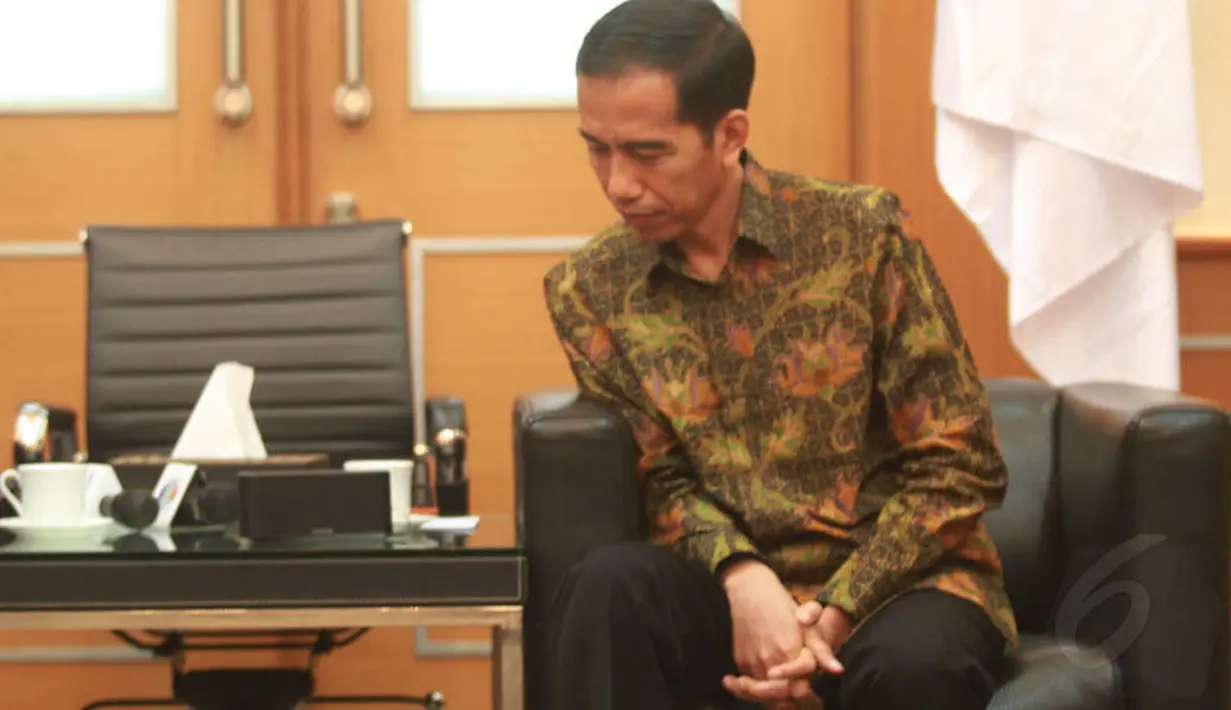 Jokowi'blusukan' ke masyarakat adat di Papua melalui audio conference, Jakarta, (24/9/14). (Liputan6.com/Herman Zakharia)