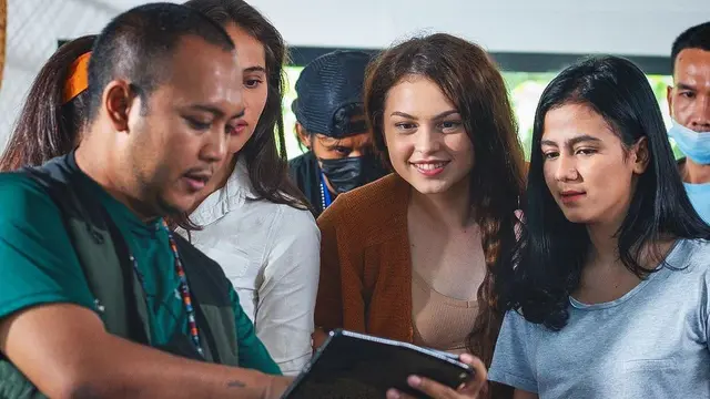 Coba Hal Baru, Ini 6 Potret Reza Aditya saat Jadi Sutradara Web Series