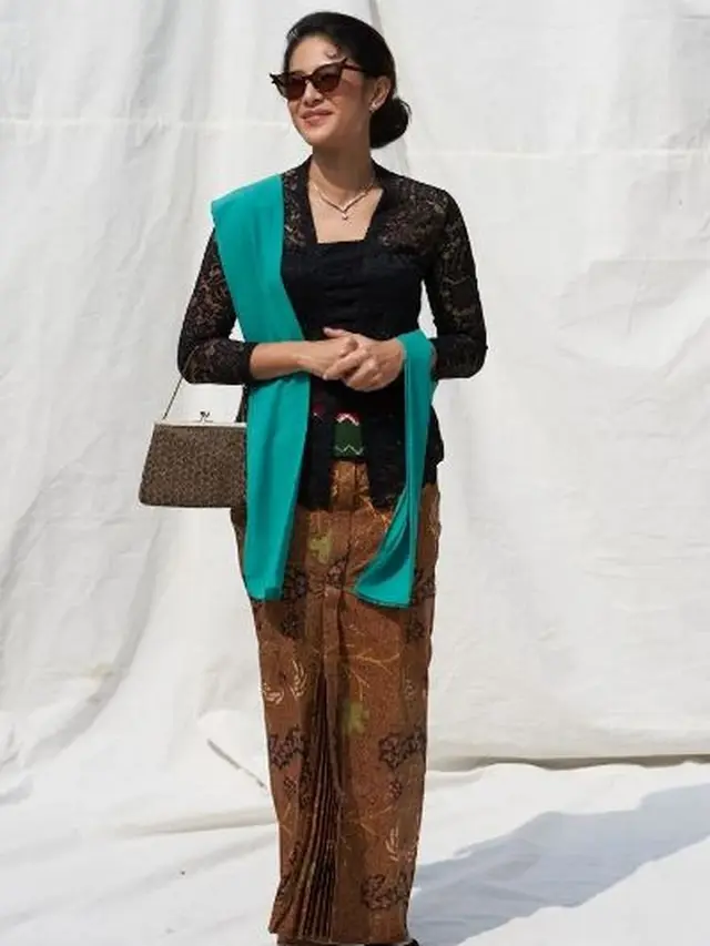 Dian Sastrowardoyo berkebaya (Instagram/therealdisastr)