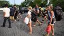 Sebelumnya, ribuan wisatawan asing di Labuan Bajo sempat tertahan untuk menunggu giliran proses evakuasi dari wilayah tersebut. (SONNY TUMBELAKA/AFP)
