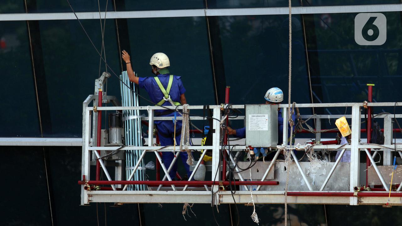 FOTO: Subsidi Upah Rp 1 Juta untuk Pekerja di Wilayah PPKM Level 4 dan 3