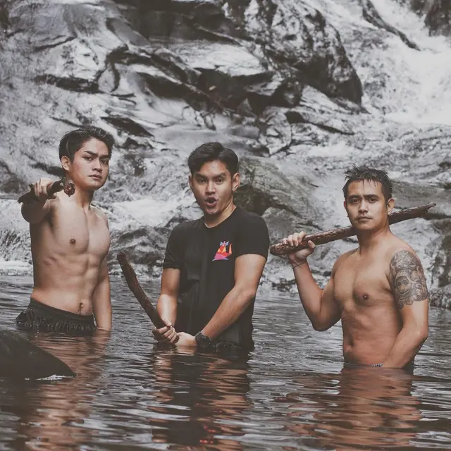 Temu Kangen, Ini 6 Momen Liburan Ajun Perwira, Aditya Suryo, dan Maghara Adipura