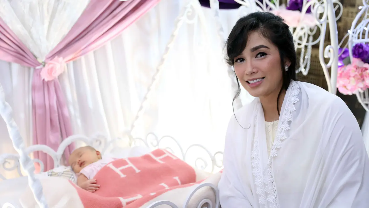 [Bintang] Ussy Sulistiawaty