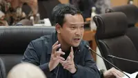 DPR Dorong Penguatan Industri Nasional di Tengah Tantangan Global