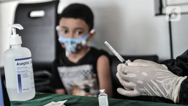 FOTO: Imunisasi Anak Sekolah di Masa Pandemi COVID-19