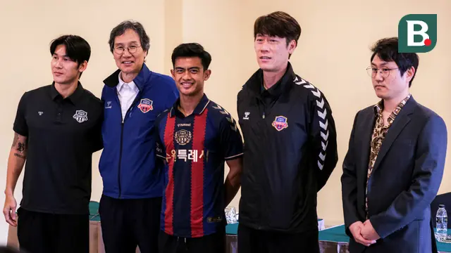 Foto: Pakai Nomor Punggung 23, Suwon FC Resmi Kenalkan Pratama Arhan Jadi Pemain Barunya