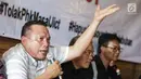 Serikat Pekerja PT Multi Terminal Indonesia memberikan pernyataan di Jakarta, Selasa (26/12). Dalam keterangannya mereka menolak PHK Massal pekerja Outsourcing di JICT dan meminta penghapusan Outsourcing di wilayah pelabuhan. (Liputan6.com/Faizal Fanani)