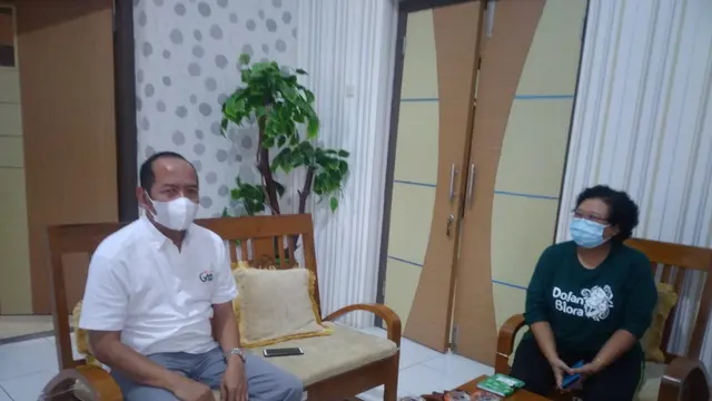 Ketua Korwil PPNI Eks Karesidenan Pati, Edi Widayat ketika diwawancara Liputan6.com di ruangan kantornya. (Liputan6.com/Ahmad Adirin)